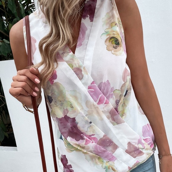 Boho Floral Print Overlap Sleeveless Blouse - Picture 3 of 8